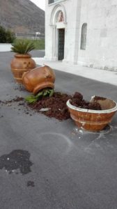 Anfore rotte convento