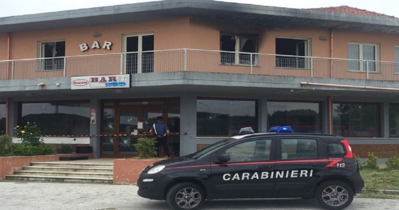 Vandali in azione a Pescolanciano, in fiamme un centro d’accoglienza