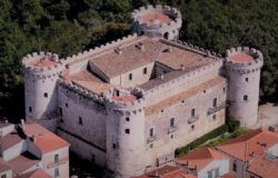 castello monteroduni in rosa