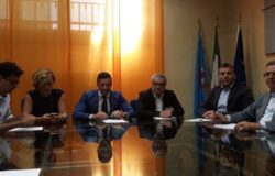 M5S contesta la sede della conferenza stampa Forza Italia