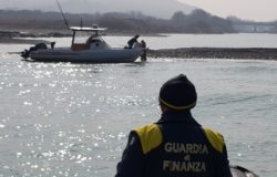 Termoli, Finisce sugli scogli, gommone, salvato un diportista