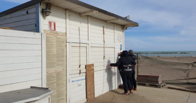 sequestro stabilimento balneare