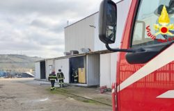 tERMOLI fuoco il motore di un compressore, incendio al nucleo industriale