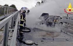 Petacciato, Incidente sul viadotto, auto in fiamme