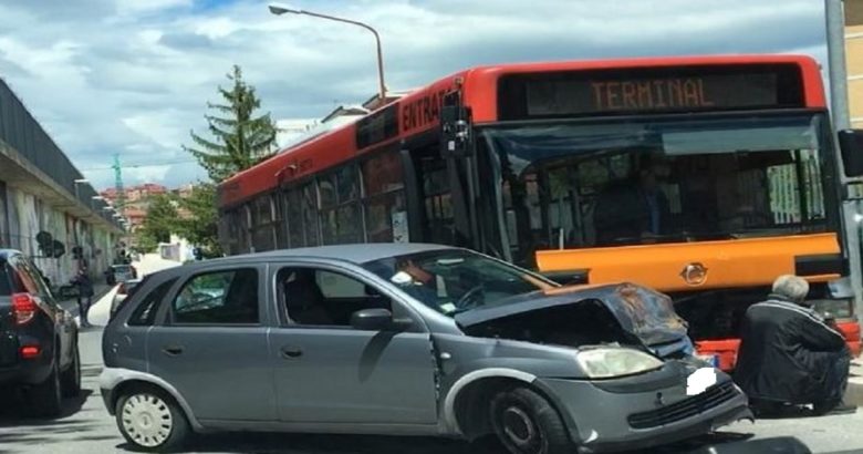 Campobasso Bus di città si scontra con utilitaria, ferita una donna