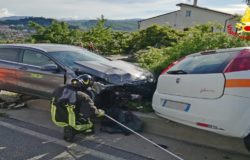 campobasso Incidente, scontro tra due auto. Finiscono contro una centralina del gas, evacuata l'intera zona