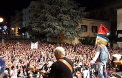 VENAFRO - Un bagno di folla per il concerto dei Nomadi, un vero successo in migliaia in città