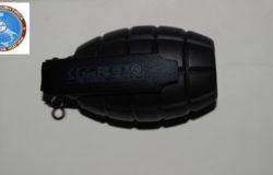 Ruba un power bank” a forma di bomba a mano