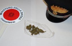 Controlli in una sala giochi 36enne beccato con la marjuana denunciato