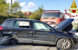 Incidente stradale, una donna e un bambino in ospedale