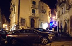 VENAFRO - Paura nel centro storico, indiano brucia vestiti in casa