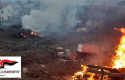 Campolieto, Bruciano rifiuti, giardino di casa, due persone denunciate