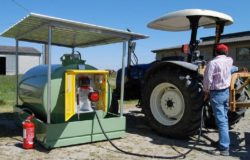 rifornimento-carburante-trattore