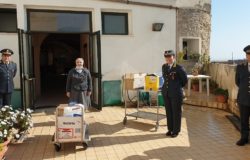 EMERGENZA CORONAVIRUS - La solidarietà della Guardia di Finanza, pacchi alimentari per le famiglie in difficoltà
