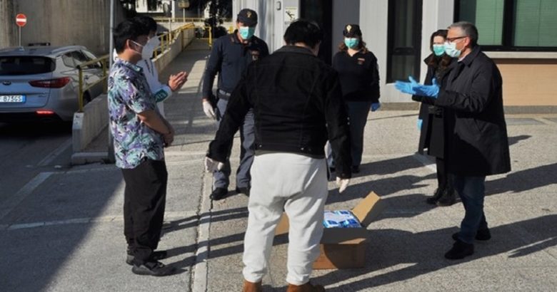 EMERGENZA CORONAVIRUS, Studenti cinesi, salviette igienizzanti, agenti di Polizia