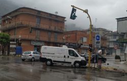 VENAFRO, Incrocio semaforo, tamponamento, furgone, auto