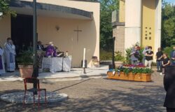 VENAFRO - Addio a Stefano Patriciello piazzale della Chiesa dei Ss. Martino e Nicola gremita di persone per l’ultimo saluto