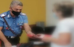 Cittadini, trovano una borsa, Carabinieri