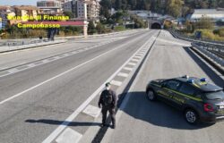 GUARDIA di FINANZA, Spaccio, sostanze stupefacenti, arrestato