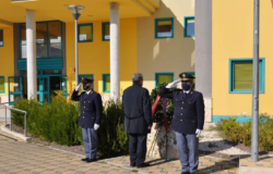 Con ordinanza n. 208/2020, il sindaco di Isernia Giacomo d'Apollonio, per motivi precauzionali, ha sospeso dal 3 al 16 novembre le attività didattiche nella scuola dell'infanzia San Giovanni Bosco, presso l'edificio 'Calabrese'. Con lo stesso atto, il sindaco ha anche disposto la sanificazione di tutti gli ambienti dell'edificio. L'ordinanza si è resa necessaria per evitare la possibile diffusione di contagi, dopo che questa mattina l'Asrem ha segnalato la positività al Covid d'un collaboratore scolastico appartenente al personale ATA della menzionata scuola.