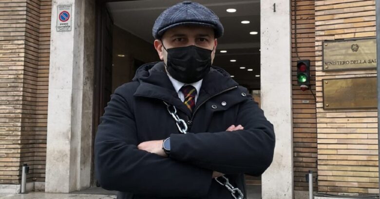 Sanità, protesta, Ortis, Testamento, incatena, minstero della Salute