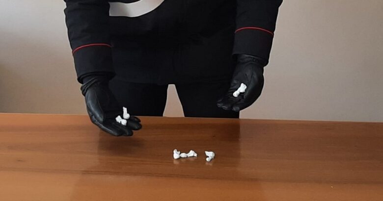 cocaina, eroina, persone nei guai, detenzione,