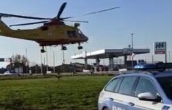 malore, auto, uomo, salvato, elisoccorso