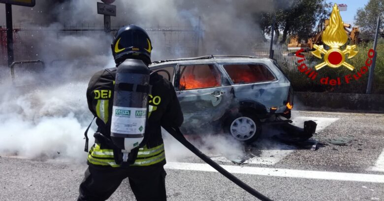 Paura, fuoco, auto, pompieri