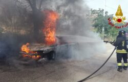 Auto, fuoco, marito e moglie, salvi, miracolo