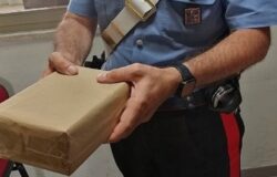 Hashish, plico da spedizione, Carabinieri