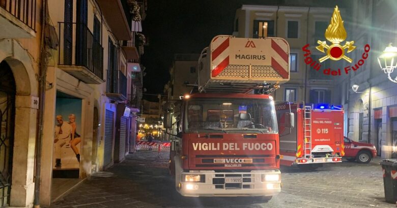 fuoco, casa, centro storico, Vigili del Fuoco