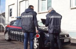 CARABINIERI, inseguimento, auto rubata, ladro, fuga, campagne