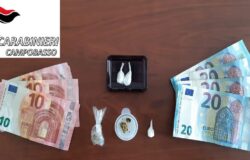 CARABINIERI, Spaccio, detenzione di sostanze stupefacenti, resistenza Pubblico Ufficiale, arrestato