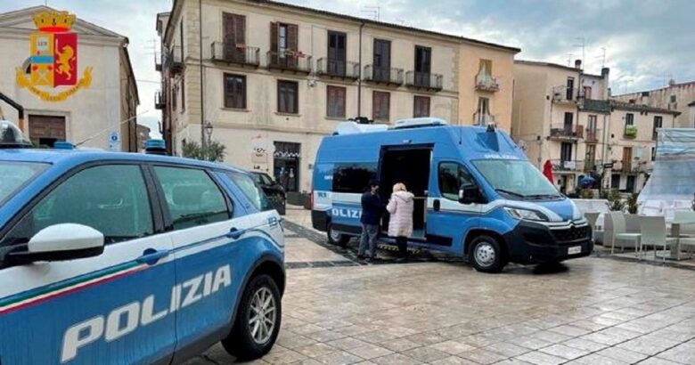 ISERNIA, Questo non è amore, Polizia, Piazza Celestino V