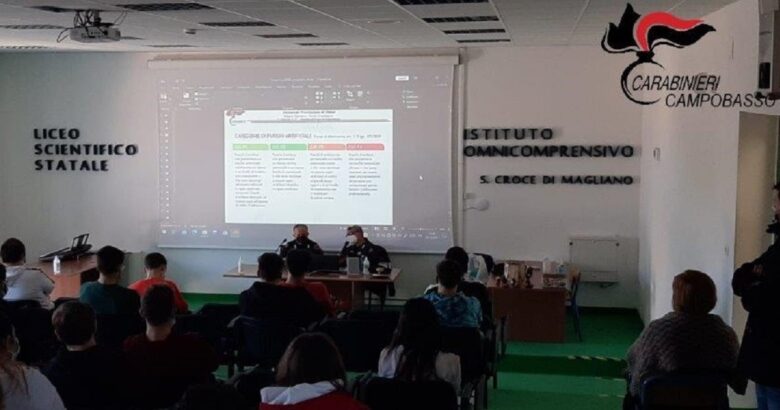 Carabinieri, scuole, artificieri, studenti