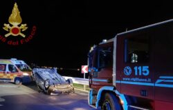 Incidente stradale, auto, ribalta, donna, ospedale