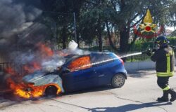 Auto in fiamme, Petacciato, Vigili del fuoco