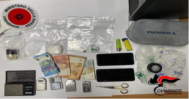 Spacciava, arresti domiciliari, arrestato, Carabinieri
