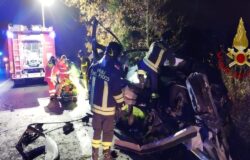 auto, ribalta, incastrato, ospedale