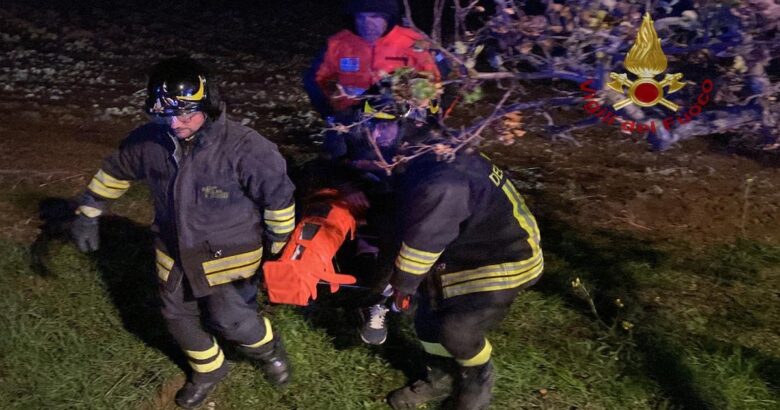 incidente, auto si ribalta, feriti