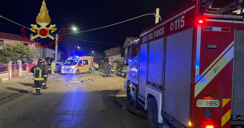 INCIDENTE, Frontale, auto, feriti, conducenti