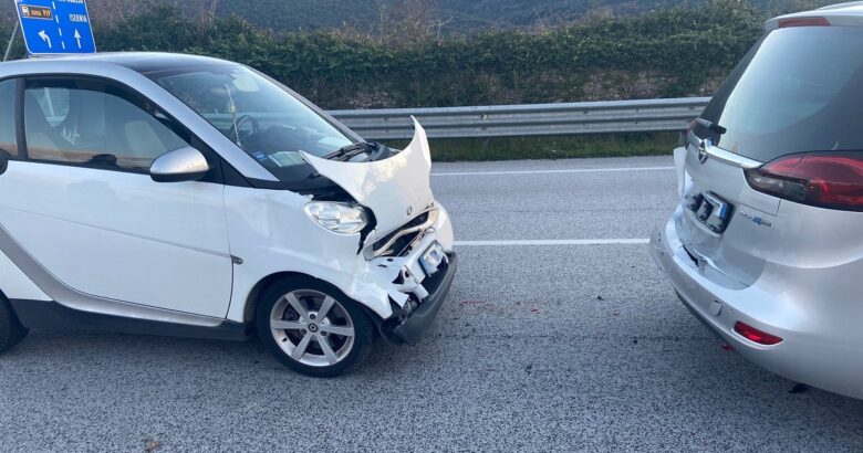 Incidente, auto, SS 85 venafrana, ferito