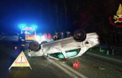 auto, ribaltata, ferita, donna