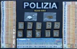 hashish, cocaina, marijuana, auto, banconote, arrestato