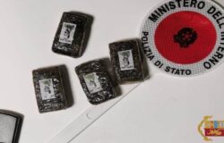 SESTO CAMPANO, hashish, arrestato