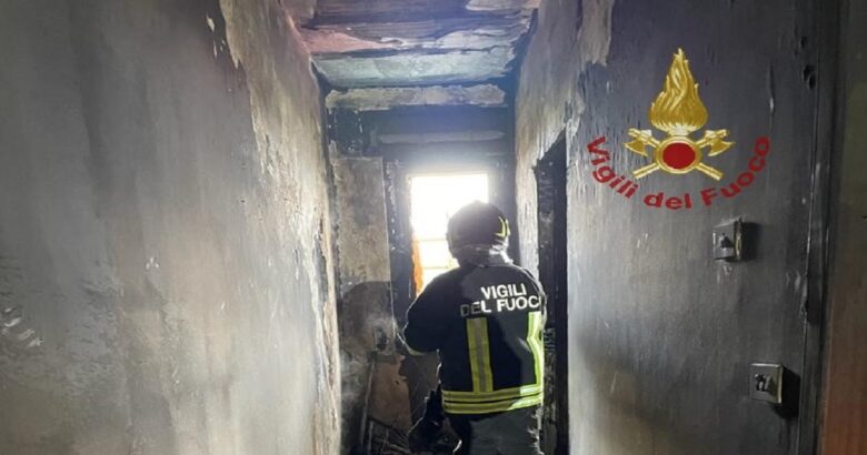 Tragedia, incendio, casa, muore, donna