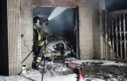 fuoco, auto, garage, incendio, proprietario, ospedale, codice rosso