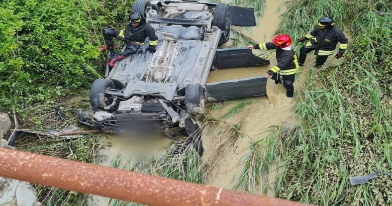 Incidente, donna ferita, Guglionesi, viadotto,