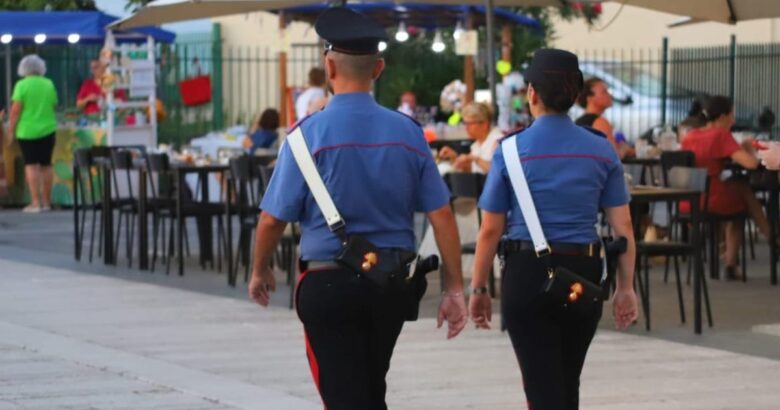 estorce-soldi-minacce-donna-arrestato