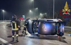 Incidente, notte, auto ribaltata, Statale